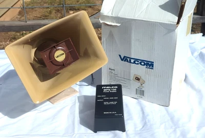 Bocina de paginación unidireccional Valcom modelo V-1030C 5 vatios con fuente de alimentación Melco MPS-120 Foto 1 de 4