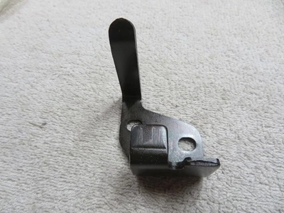 Cerradura de asiento Striker 45213-49100 Suzuki NOS GS425L GS750L GS1000L 1979 Foto 1 de 4