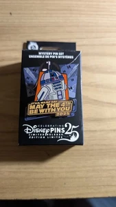 STAR WARS MAY THE 4TH 2025 R2-D2 LIMITED RELEASE MYSTERY PIN - Imagen 1 de 2