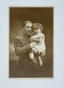 Antike RPPC Echt Foto Postkarte - Einwanderer Vater mit Baby - Harlem NYC  - Bild 1 von 4