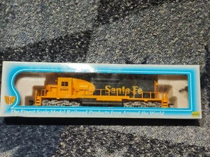 IHC HO SANTA FE DIESEL LOCOMOTIVE ENGINE #5707 - Picture 1 of 10