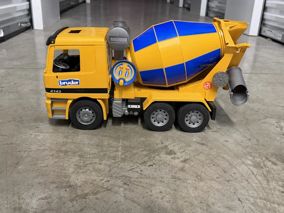 Camión mezclador de cemento Bruder MX 5000 4143 vehículo de construcción Mercedes Benz Actros Foto 1 de 3