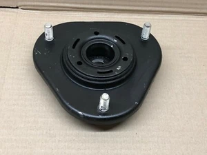 FRONT STRUT TOP MOUNT MOUNTING & BEARING FOR TOYOTA COROLLA & AURIS 2007-on - Picture 1 of 3