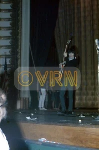 Bill Wyman ROLLING STONES 1a Gira EE. UU. Filadelfia Mayo '65 ORIGINAL 35 mm Transparencia con © - Imagen 1 de 2