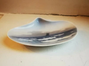 Old Royal Copenhagen porcelain dish in organic shape with boad sea motif 1930s - Picture 1 of 5