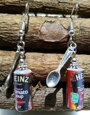 Pendientes de lata de sopa de tomate Heinz miniatura funky hechos a mano ganchos de plata de ley Foto 1 de 2