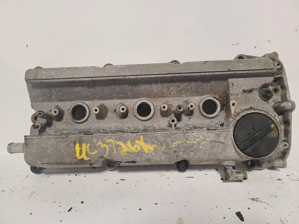 Used Engine Valve Cover fits: 1997 Infiniti Infiniti i30  Grade A — 第 1/4 张图片