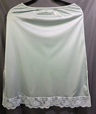 Borde de encaje vintage de nailon medio deslizamiento con aberturas dobles. Cintura 26"-32" Largo 26" Foto 1 de 4