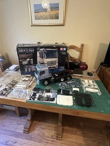 Camión Tamiya 1/14 R/C MERCEDES-BENZ AROCS 3363 6x4 clásico 56352 con extras - Imagen 1 de 22
