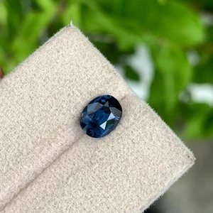 Pietra Preziosa Spinello SI Blu Cobalto Naturale Certificata 1,5 Cts Ovale 8mm dalla Tanzania - Foto 1 di 10