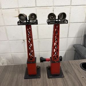 2x Marx 416(F) Floodlight Yard Tower - O Gauge - Red Metal - Both Work - Picture 1 of 7