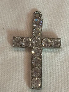 Ciondolo croce tono argento con strass - Foto 1 di 5