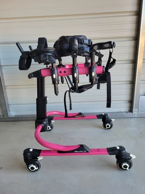 Rifton Pacer K620 PEQUEÑO Entrenador de marcha Manillar Caminante Pecho Sillín rápido Rosa Foto 1 de 4