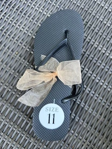 OLD NAVY Women’s Black Classic Flip Flops Sandals - Size 11 *NEW* - Picture 1 of 4