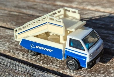 Rampa de embarque de pasajeros Toyota Hiace Boeing Step Truck azul vintage Foto 1 de 4