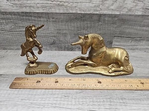 2 Vintage massive Messing Einhorn Figuren 3-3/4" Retro skurrile Fantasy Deko - Bild 1 von 6