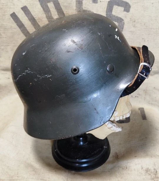 Original German WW2  Helmet  1939-1945  М 40, ET 64 collectible condition - Image 1 of 4