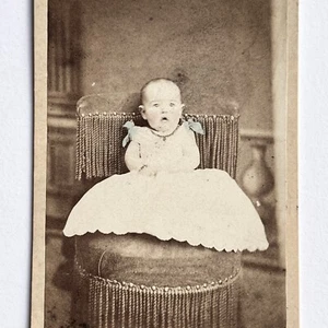 Antiguo CDV Fotografía Adorable Bebé Tintado Collar Arcos Azules Philadelphia PA - Imagen 1 de 8