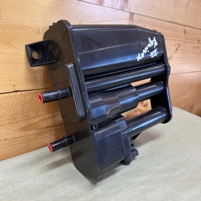 Chevrolet Equinox 2018-2022 tracción delantera 1,5 L emisión de combustible vapor bote de carbón OEM Foto 1 de 4