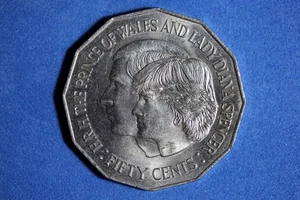 1981 Australia Royal Wedding Charles & Diana 50 Cents Copper-Nickel Coin #M23778 - Picture 1 of 2