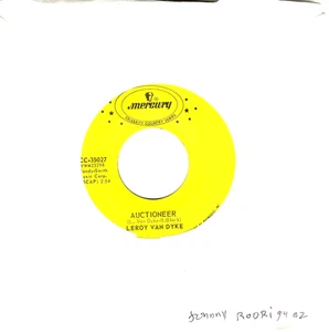 Leroy Van Dyke:  Auctioneer / Johnny Rodriguez – Pass Me By .. 45 RPM 9709 - Picture 1 of 3