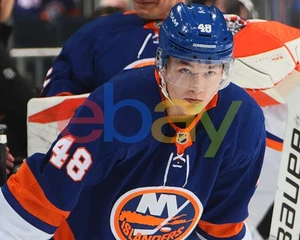 Matthew Schaefer Close Up New York Islanders 8x10 NHL Hockey foto - Foto 1 di 1