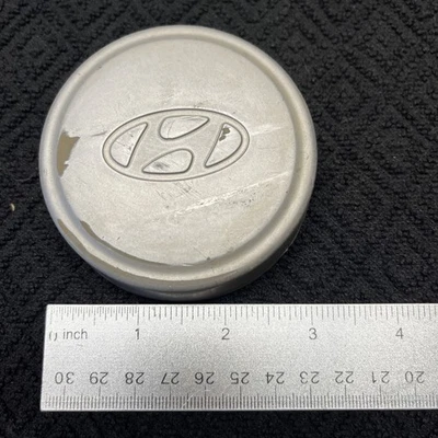 Hyundai Accent OEM Center Wheel Lug Hub Cap Rim Cover 3.25” OD SILVER 70659 BAR Foto 1 de 4