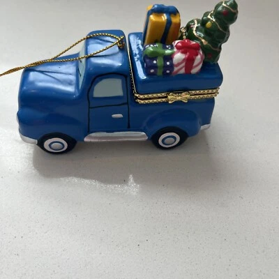 Camión vintage con adorno de árbol caja de baratijas Foto 1 de 4