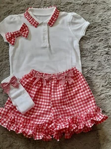 MÄDCHEN SCHULSET UNIFORM GINGHAM ALTER 2-14 JAHRE SHORTS POLOSHIRT SOCKEN SCHLEIFE ROT - Bild 1 von 1