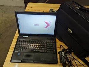 toshiba satellite c660d-19X laptop and case - Picture 1 of 10