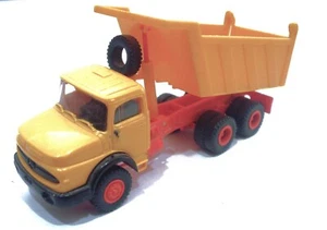 Camión de volteo utilitario Wiking HO escala 1/87 Mercedes Benz nariz de toro 2 ejes - Imagen 1 de 6