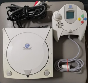 Sega Dreamcast Spielekonsole mit Controller und Kabeln - Picture 1 of 23