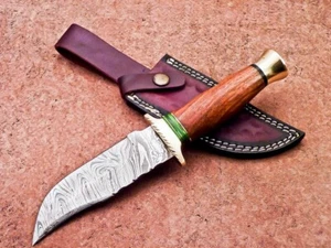 COLTELLO DA CACCIA BOWIE LAMA ACCIAIO DAMASCATO FORGIATO A MANO 9" PERSONALIZZATO OSSO DI CAMMELLO, 69 - Foto 1 di 9