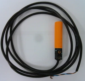 IFM Efector KG0009 Capacitive Sensor Threaded Type 20...250 AC/DC - Picture 1 of 3