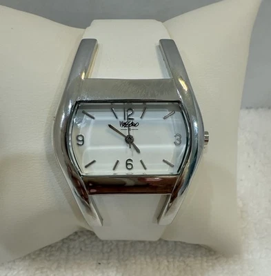 NUEVO Reloj de Cuarzo Mossimo Mujer Tono Plateado con Cuero Blanco CORREA BATERÍA NUEVA Foto 1 de 4