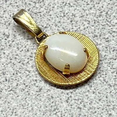Vintage 1/20 AMGF 14K Gold Filled White Opal Oval Cabochon Pendant Charm Classic - Image 1 of 4
