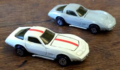 2 1979 KIDCO ЖЕСТКИЙ ОТКРЫТЫЙ КАПЮШОН ' 78 CORVETTE 1 СЕРЫЙ И 1 БЕЛЫЙ С КРАСНОЙ ПОЛОСОЙ - Изображение 1 из 4