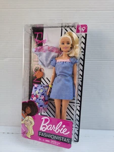 Barbie Fashionistas #99 Sweet Bloom Puppe Jeanskleid Extra Outfit 2018 Mattel - Bild 1 von 9