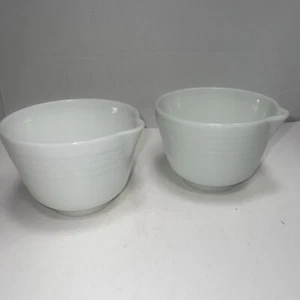 VINTAGE Set PYREX HAMILTON BEACH WHITE GLASS MIXING BOWL POUR SPOUT #7 #9 Rare - Picture 1 of 15
