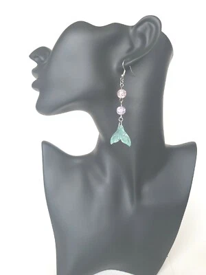 Pendientes colgantes de vidrio COLA DE SIRENA verde azulado con púrpura, rosa Ariel pez océano mar Foto 1 de 4