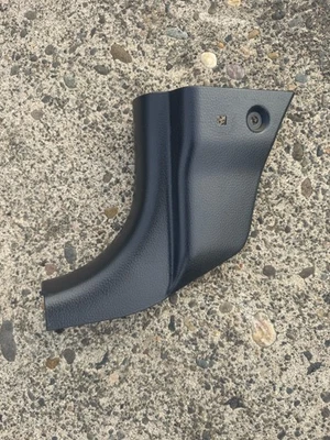 02-07 Cubierta del panel de moldura inferior izquierda del conductor Suzuki Aerio OEM Foto 1 de 4