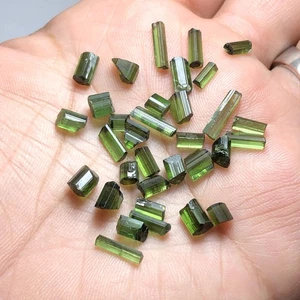 Natürliche grüne Turmalin Kristalle 29,95 Karat - rohes raues Mineral - Bild 1 von 24