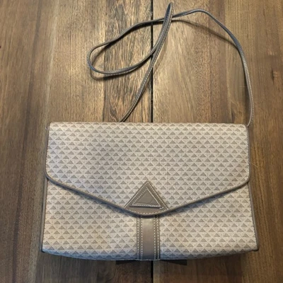 Bolso Bandolera Liz Claiborne Años 80 Vintage Taupe y Beige Icónico MEDIANO Foto 1 de 4