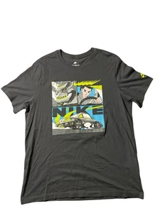 T-Shirt Nike Air Max 95 Anime Stile Manga Grigio Grafica - Taglia XL Uomo - Foto 1 di 10