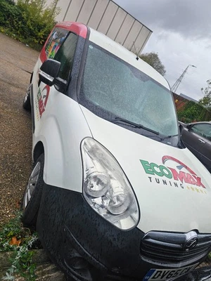 Vauxhall Combo 1.3 Cdti non runner - no reserve - Image 1 of 4