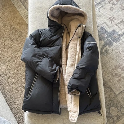 全新 UGG 女式 SHASTA 700-FILL DOWN PUFFER 夹克 2.0 黑色-厚/米色 M 码 — 第 1/4 张图片