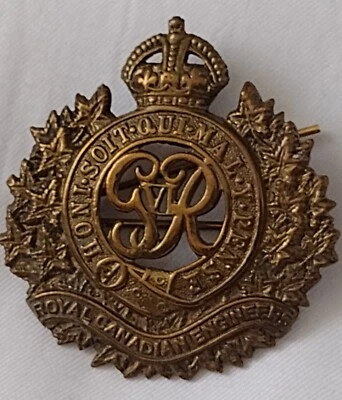 Royal Canadian Engineers Cap Badge KC GVI 1936-1952 Brass 2 Lug ANTIQUE Original - Image 1 of 4