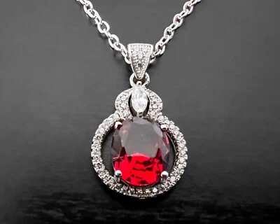 Elegante collar colgante de plata esterlina con halo de circonita cúbica blanca rubí ovalado para crear laboratorio Foto 1 de 4