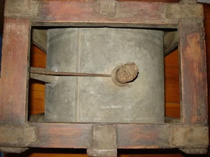 ANTIQUE ROCKER CAN PRIMITIVE WATER DISPENSER(OIL CAN ) RARE IN WOOD FRAME 1900 - Picture 1 of 8