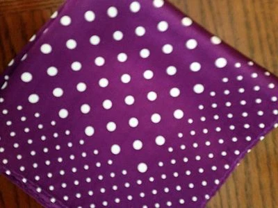 14-дюймовый атласный карман из 100% шелка квадратный темно-фиолетовый в горошек - Изображение 1 из 3